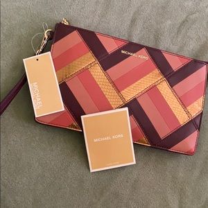 NWT Michael Kors Wristlet/Clutch 😈